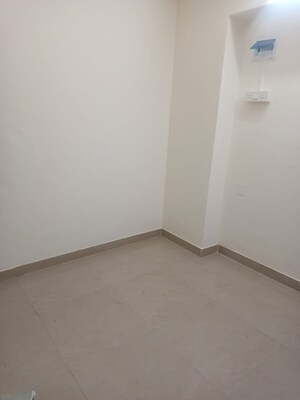 Room in 1 BHK Apartment at Shrinivas Tower, Lower Parel – for Rent