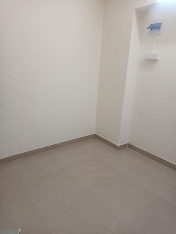 Room in 1 BHK Apartment at Shrinivas Tower, Lower Parel – for Rent