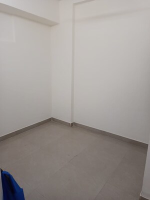 Room in 1 BHK Apartment at Shrinivas Tower, Lower Parel – for Rent