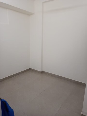 Room in 1 BHK Apartment at Shrinivas Tower, Lower Parel – for Rent