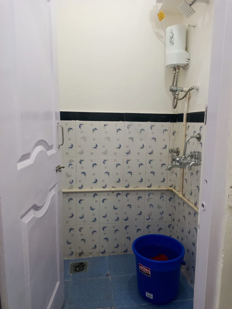 Bathroom, shrinivas-tower 1 Bedroom 450 Sq.Ft. Apartment In Lower Parel Mumbai 9667445