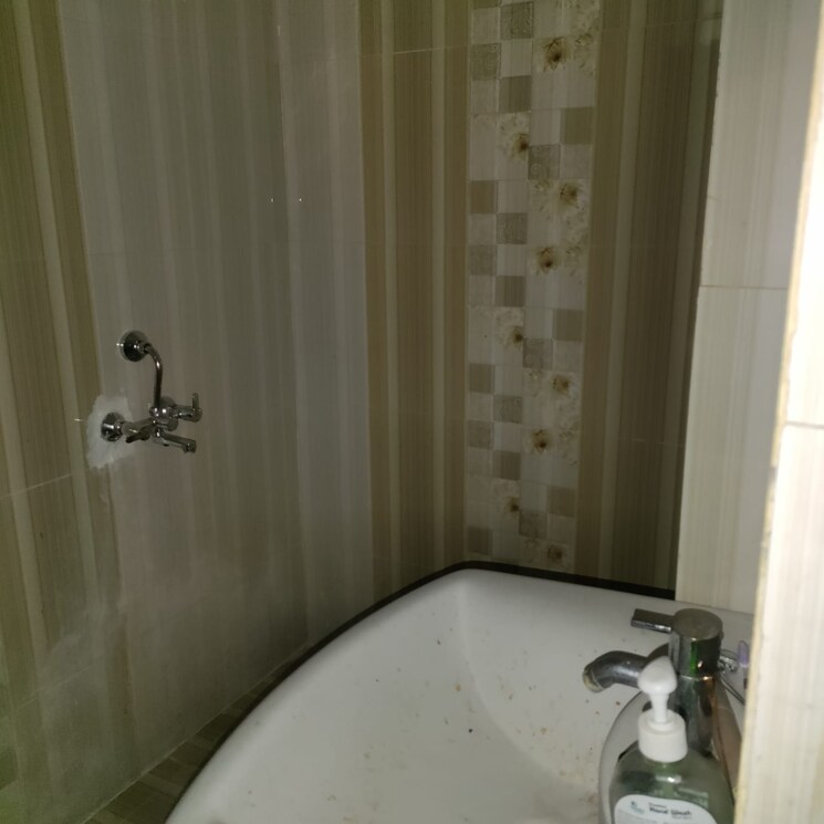 Bathroom, astha-retreat 3 Bedroom 1850 Sq.Ft. Apartment In Raebareli Road Lucknow 9667507