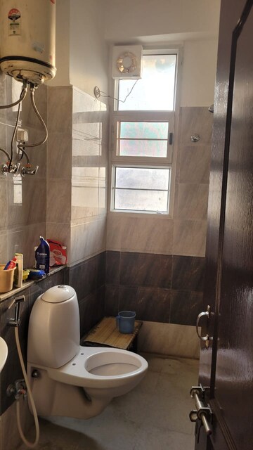 Bathroom in 4 BHK Apartment at Eldeco Saubhagyam, Vrindavan Yojna – for Rent