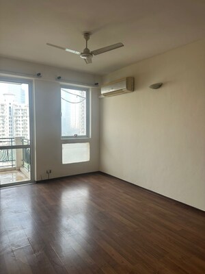Room in 4 BHK Apartment at DLF Westend Heights, Sector 53 – for Rent