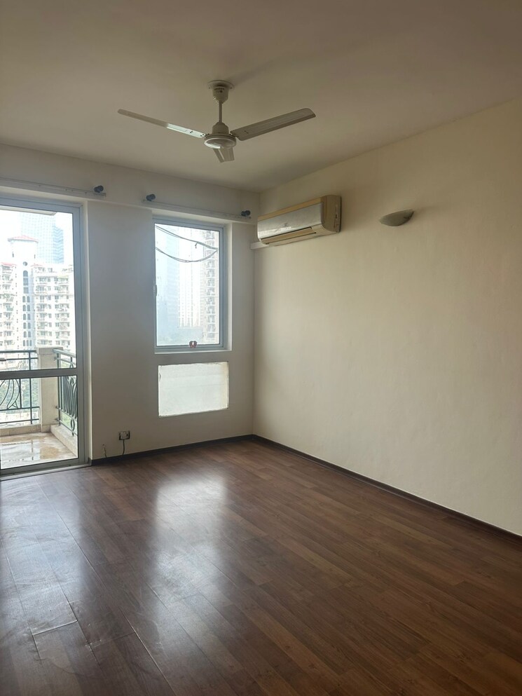 Room, dlf-westend-heights 4 Bedroom 3700 Sq.Ft. Apartment In Sector 53 Gurgaon 9667539