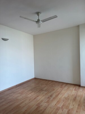 Room in 4 BHK Apartment at DLF Westend Heights, Sector 53 – for Rent