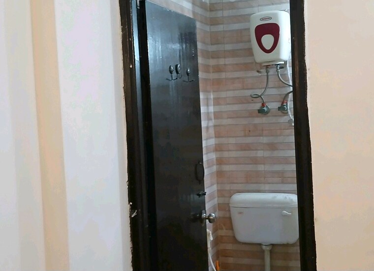 Bathroom, ansal-royal-heritage 2 Bedroom 859 Sq.Ft. Apartment In Sector 70 Faridabad 9667577