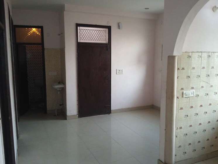 Room, sector 22 2 Bedroom 1450 Sq.Ft. Builder Floor In Sector 22 Noida 9667612