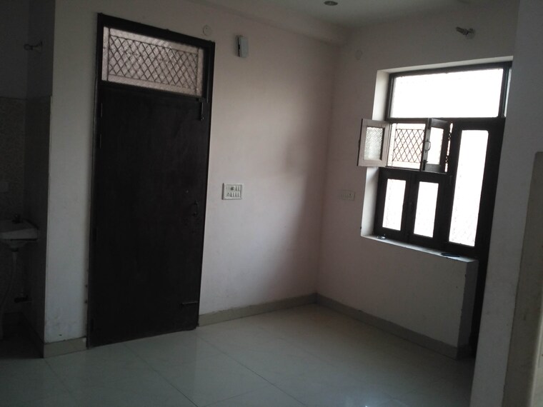 Room, sector 22 2 Bedroom 1450 Sq.Ft. Builder Floor In Sector 22 Noida 9667612