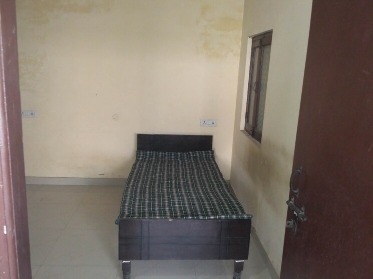 Room, sector 22 2 Bedroom 1450 Sq.Ft. Builder Floor In Sector 22 Noida 9667612