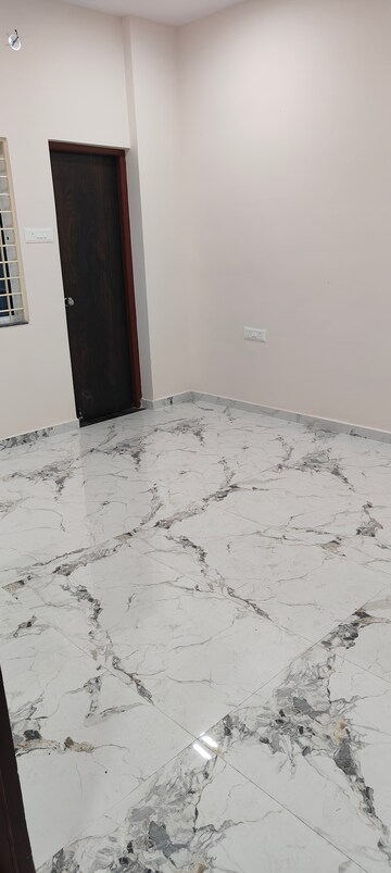 Room in 4 BHK Independent House at Zingabai Takli – for Sale