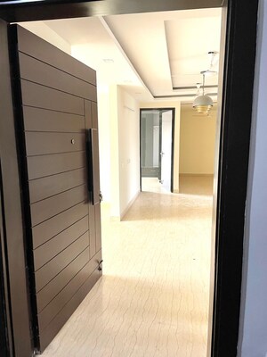 Room in 3 BHK Apartment at Pyramid Altia, Sector 70 – for Rent