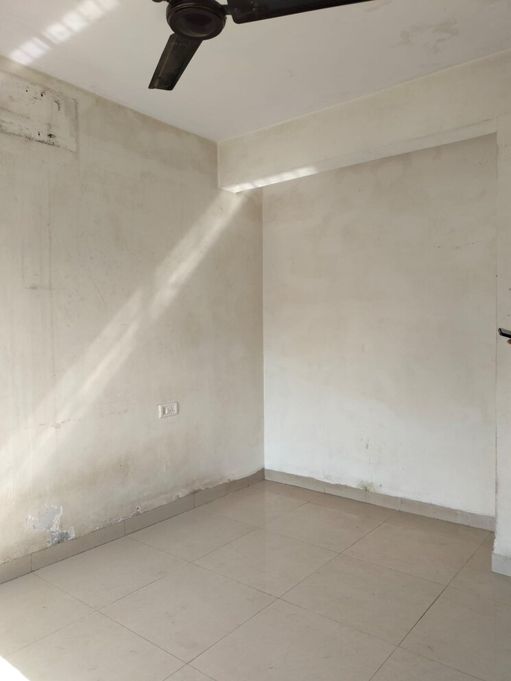 Room, cosmos-residancy 1 Bedroom 400 Sq.Ft. Apartment In Kavesar Thane 9667658