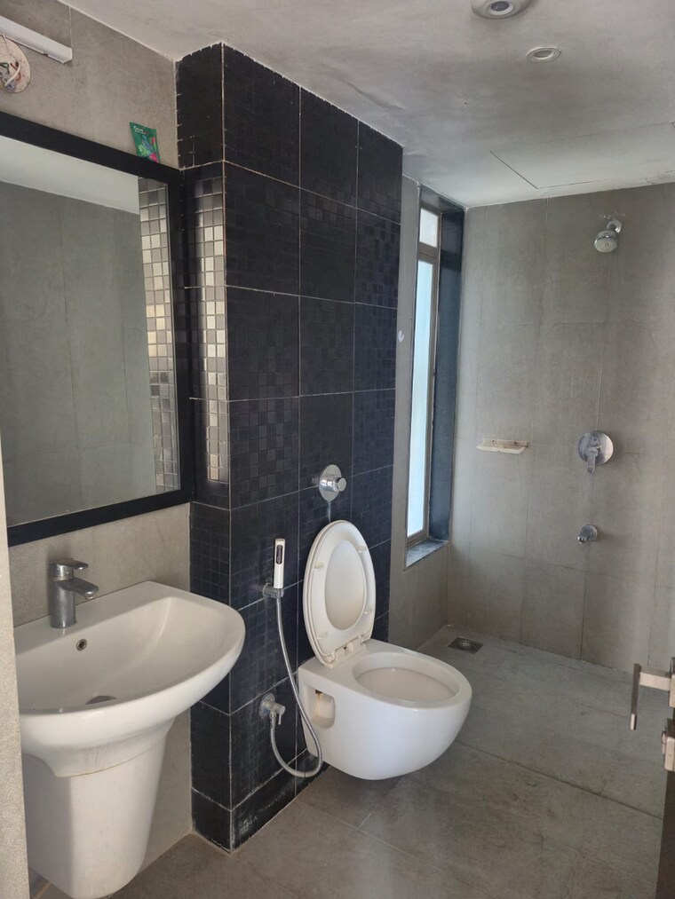 Bathroom, lodha-splendora-platino 2.5 Bedroom 850 Sq.Ft. Apartment In Ghodbunder Road Thane 9667671