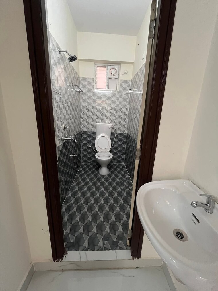 Bathroom, solitaire-ragavendra 2 Bedroom 1250 Sq.Ft. Apartment In Kondapur Hyderabad 9667683