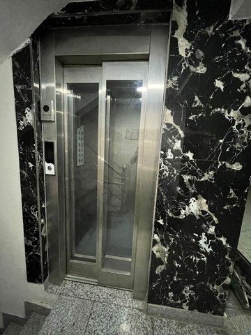 Lift in 1 BHK Builder Floor at New Rajinder Nagar – for Rent