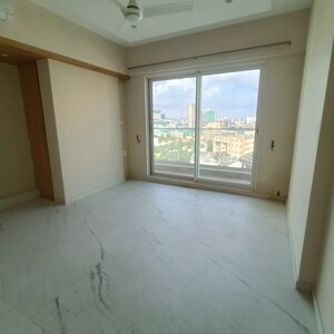 Room in 3 BHK Apartment at Four Bunglows – for Rent
