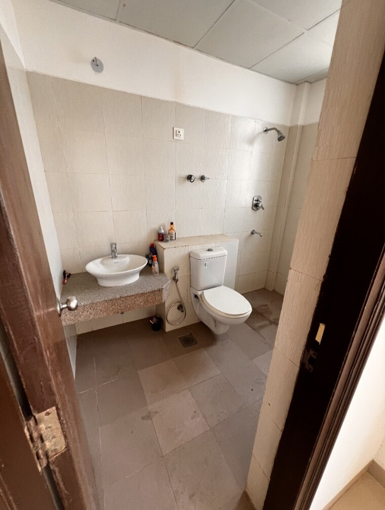 Bathroom, paras-dews 3 Bedroom 1760 Sq.Ft. Apartment In Sector 106 Gurgaon 9667825