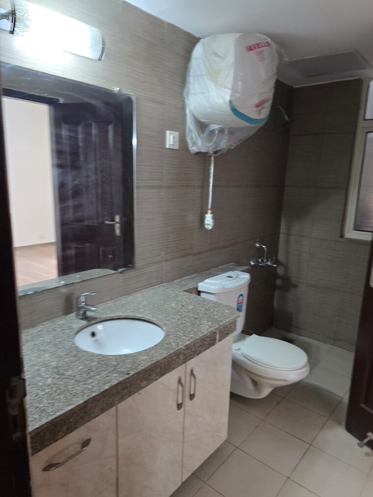 Bathroom, 3c-lotus-panache 4 Bedroom 2794 Sq.Ft. Apartment In Sector 110 Noida 9667899