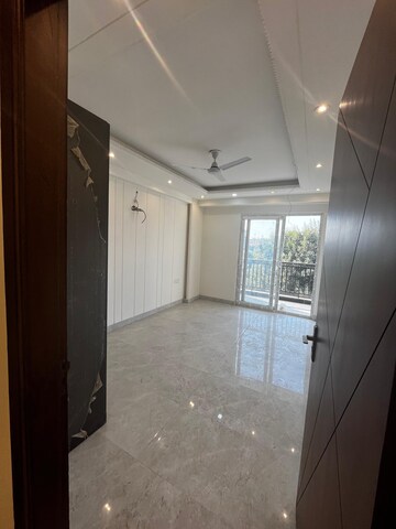 Room in 2.5 BHK Builder Floor at Vashi Sector 1 – for Rent