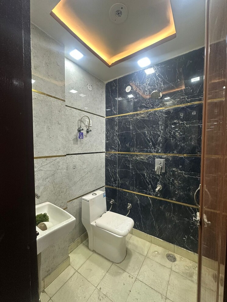 Bathroom, dwarka mor 2 Bedroom 540 Sq.Ft. Builder Floor In Dwarka Mor Delhi 9667926