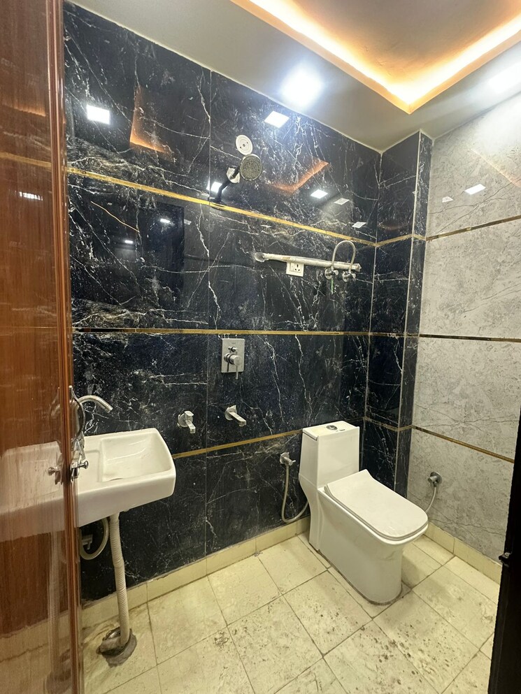 Bathroom, dwarka mor 2 Bedroom 540 Sq.Ft. Builder Floor In Dwarka Mor Delhi 9667926