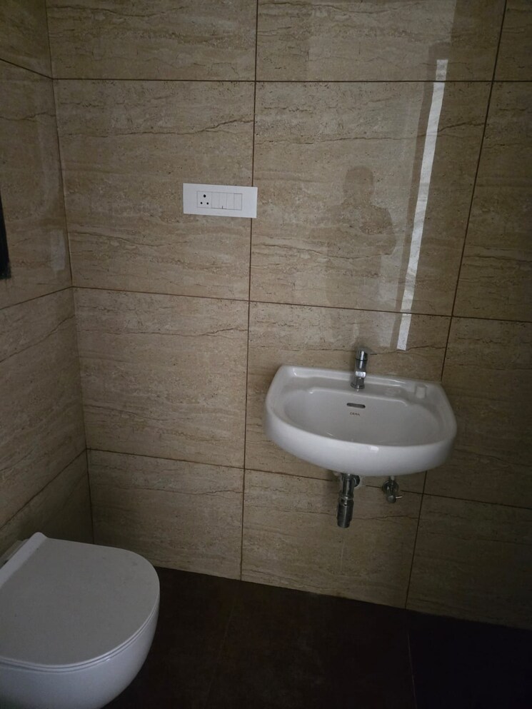 Bathroom, romell-aether 2 Bedroom 1200 Sq.Ft. Apartment In Goregaon East Mumbai 9667933