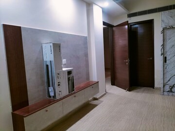 Room in 3 BHK Apartment at Prateek Edifice, Sector 107 – for Rent