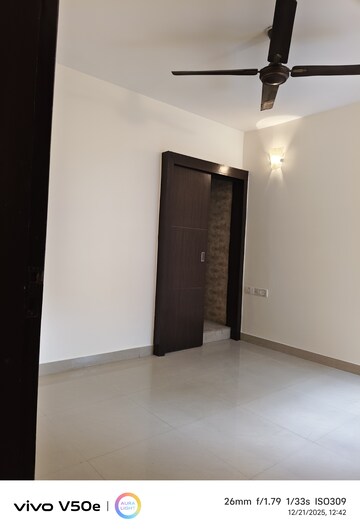 Room in 3 BHK Apartment at Ip Extension – for Rent