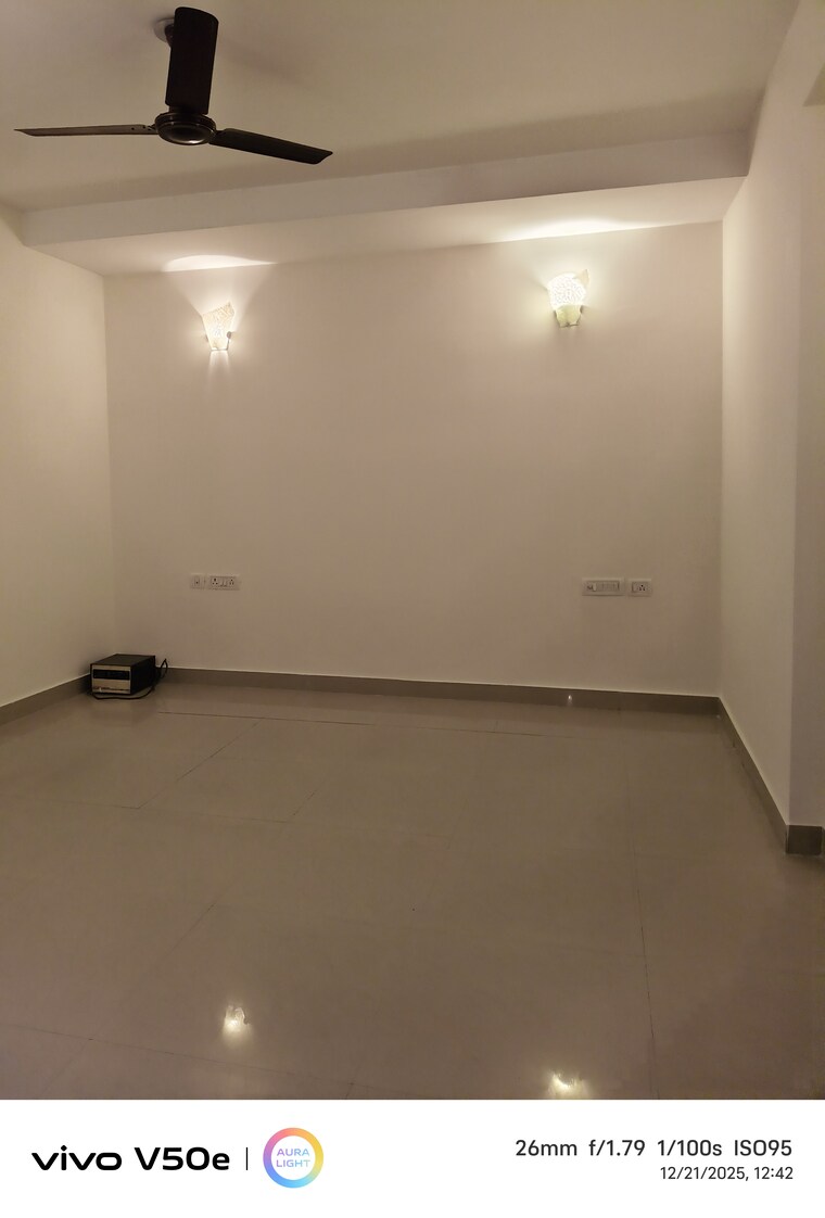 Room, ip extension 3 Bedroom 1300 Sq.Ft. Apartment In Ip Extension Delhi 9667985