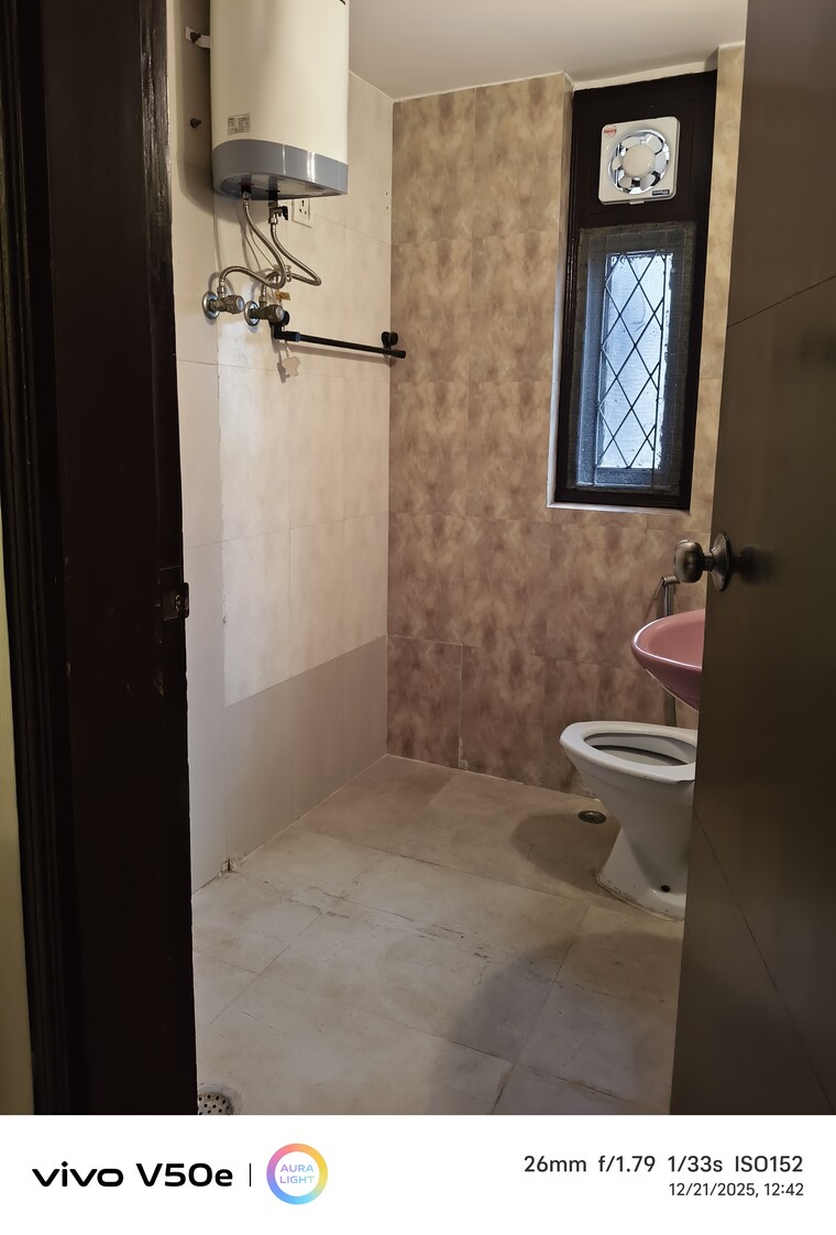 Bathroom, ip extension 3 Bedroom 1300 Sq.Ft. Apartment In Ip Extension Delhi 9667985