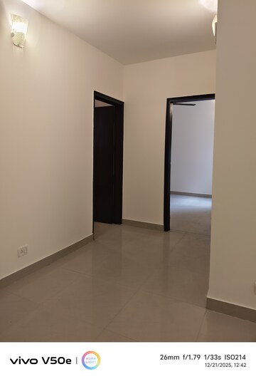 Room in 3 BHK Apartment at Ip Extension – for Rent