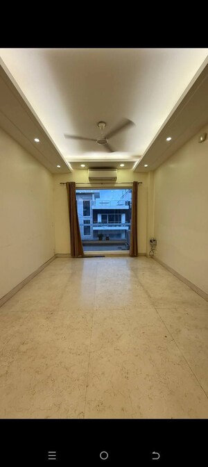 Room in 3 BHK Apartment at Smart World Orchard, Sector 61 – for Sale