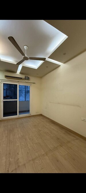 Room in 3 BHK Apartment at Smart World Orchard, Sector 61 – for Sale