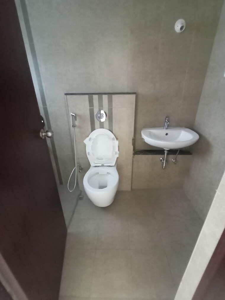 Bathroom, purva-silversands 3 Bedroom 1350 Sq.Ft. Apartment In Mundhwa Pune 9667979