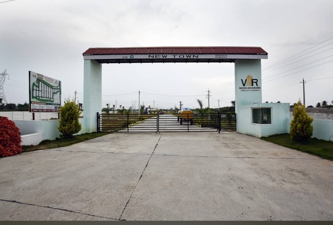 Plot For Sale in Nangli Mulbaglu