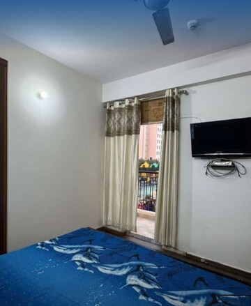 Bedroom in 3 BHK Apartment at Hazratganj – for Rent