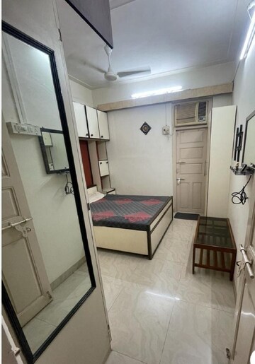 Room in 1 BHK Apartment at Andheri West – for Rent