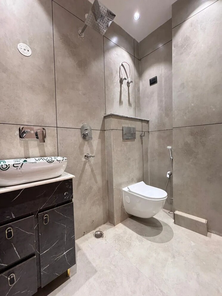 Bathroom, sa-homes-i 4 Bedroom 1355 Sq.Ft. Builder Floor In Uttam Nagar Delhi 9668094