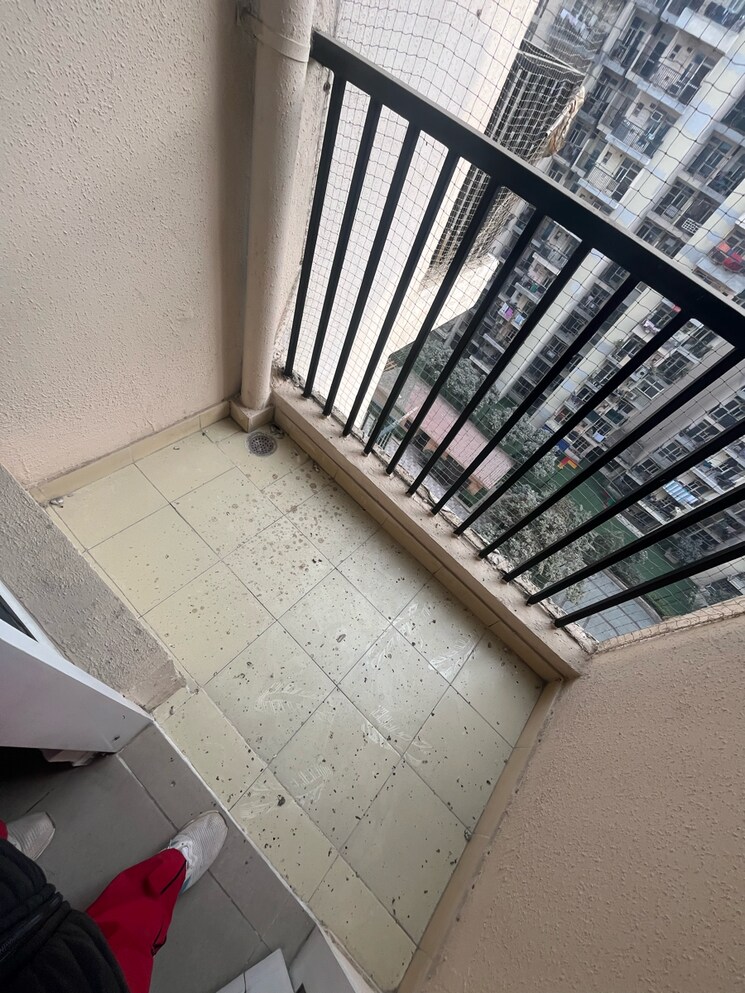 Balcony, gaur-city-5th-avenue 2 Bedroom 910 Sq.Ft. Apartment In Gaur City 1 Greater Noida 9668156