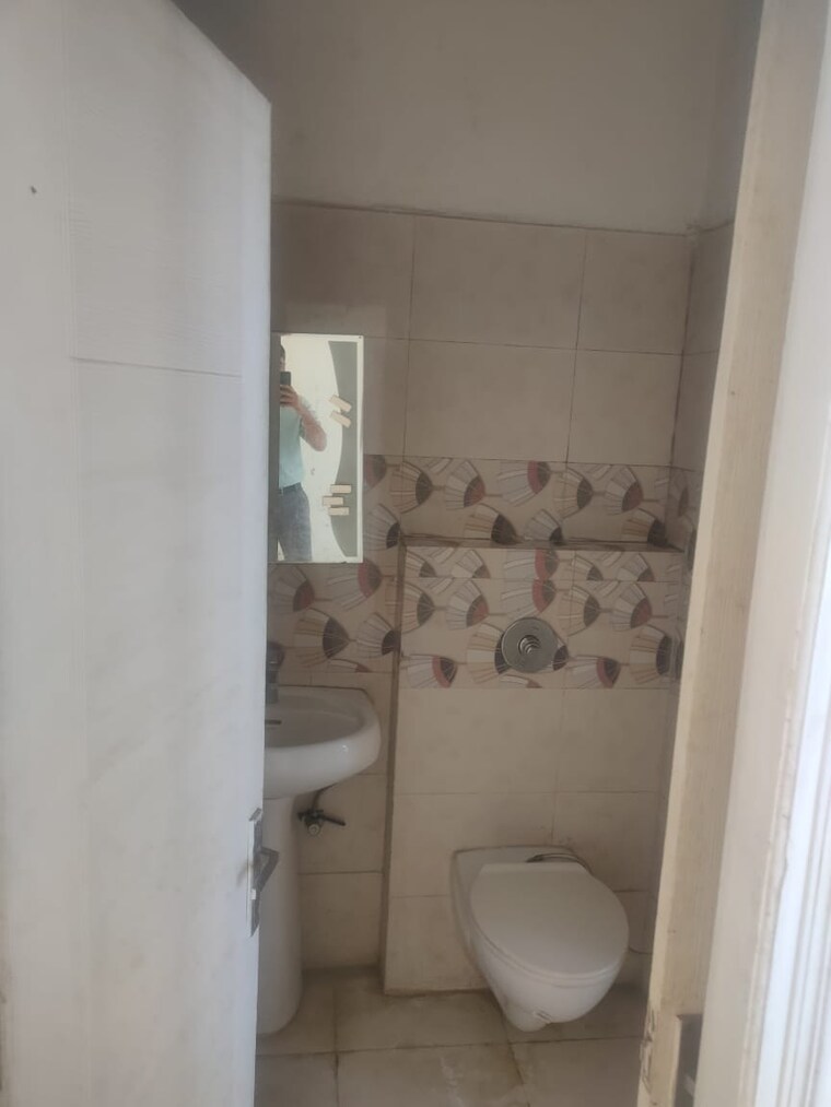Bathroom, mona-greens 3 Bedroom 1450 Sq.Ft. Apartment In Ghazipur Zirakpur 9668164