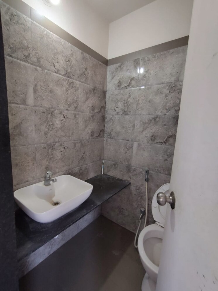 Bathroom, pandit-javdekar-red-earth 2 Bedroom 923 Sq.Ft. Apartment In Pirangut Pune 9668161