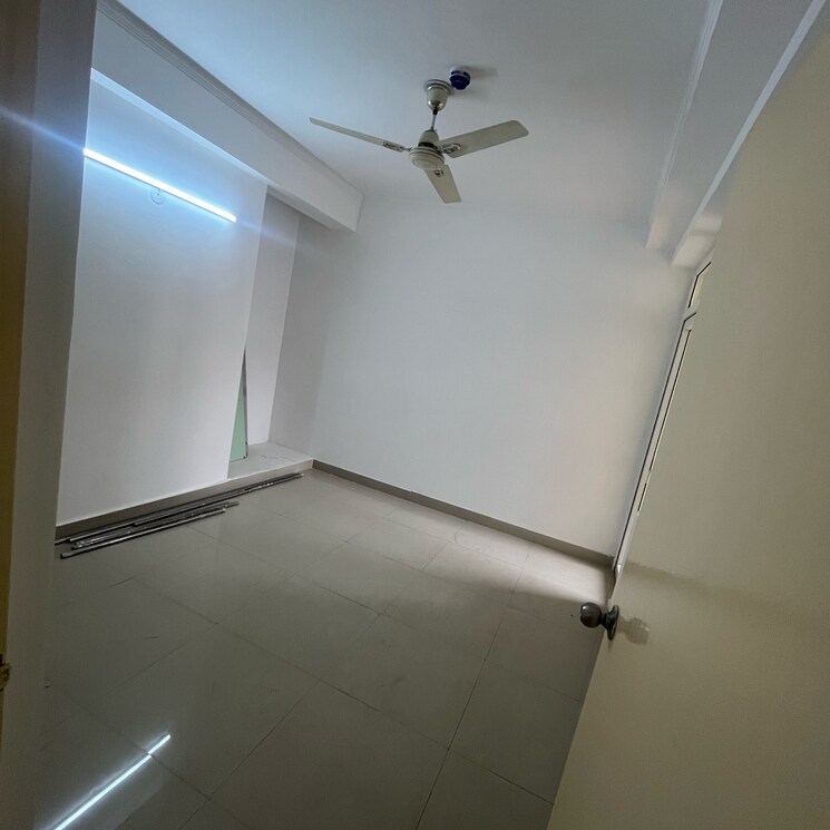 Room, gaur-city-2-14th-avenue 2 Bedroom 520 Sq.Ft. Apartment In Sector 16c Greater Noida Greater Noida 9668239