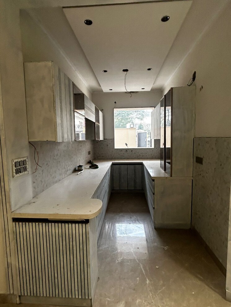 Kitchen, ashoka enclave 3 Bedroom 275 Sq.Ft. Builder Floor In Ashoka Enclave Faridabad 9668228