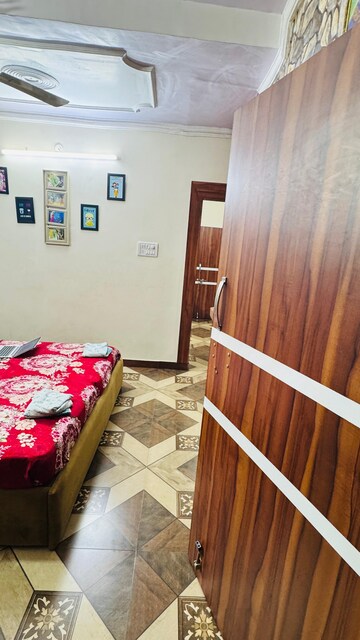 Bedroom in 2 BHK Builder Floor at Sector 37 – for Rent