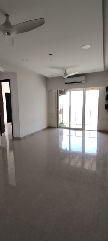 Room in 2 BHK Apartment at JP Decks, Goregaon East – for Sale