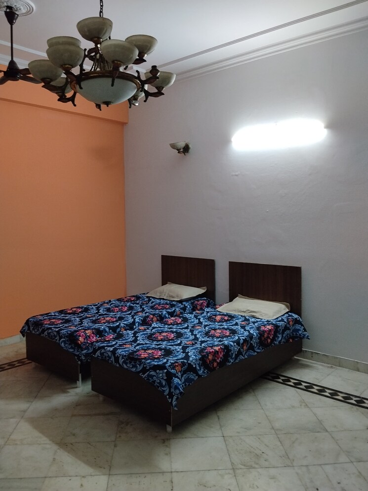 Room, sector 66 Pg For Boys & Girls In Sector 66 9668354