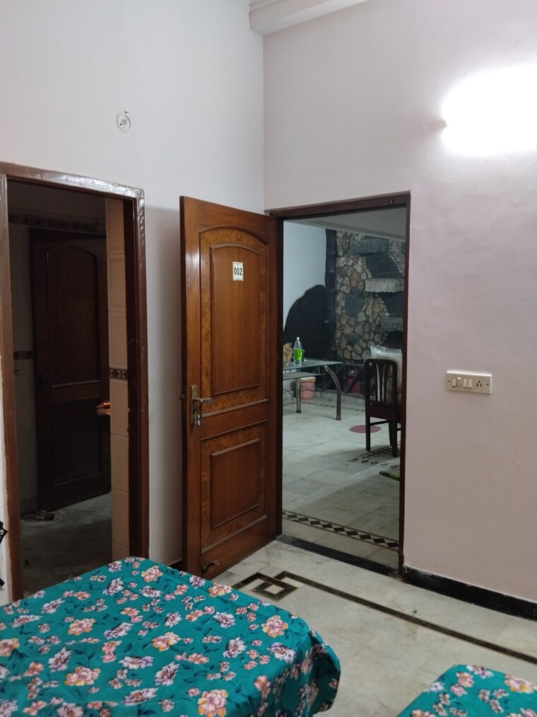 Room, sector 66 Pg For Boys & Girls In Sector 66 9668354