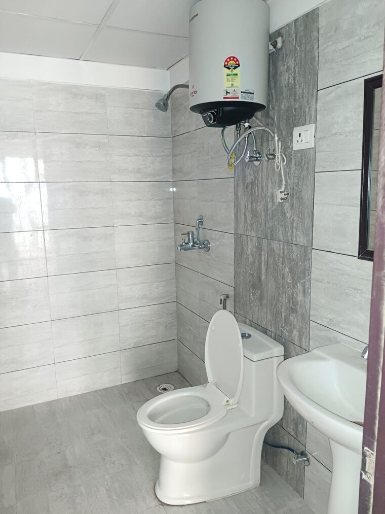 Bathroom, gulshan-bellina 2 Bedroom 1105 Sq.Ft. Apartment In Sector 16 Greater Noida Greater Noida 9668359