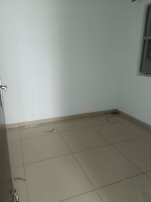 Room in 2 BHK Apartment at Gulshan Bellina, Sector 16 Greater Noida – for Rent